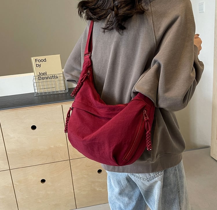 UrbanEase – Lightweight Nylon Crossbody Bag