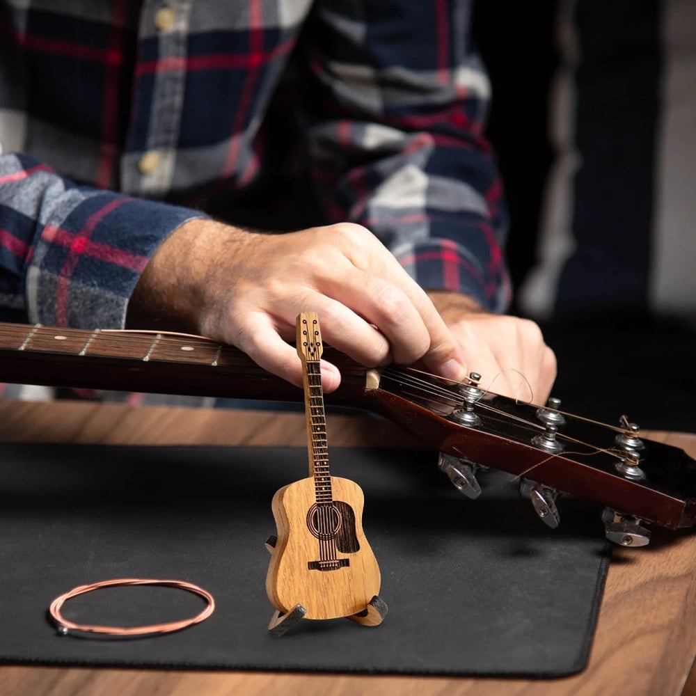 PickNest – Mini Wooden Guitar Case