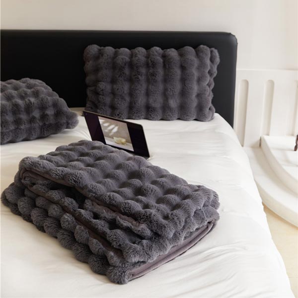 CuddleCloud - Premium Fluffy Blanket