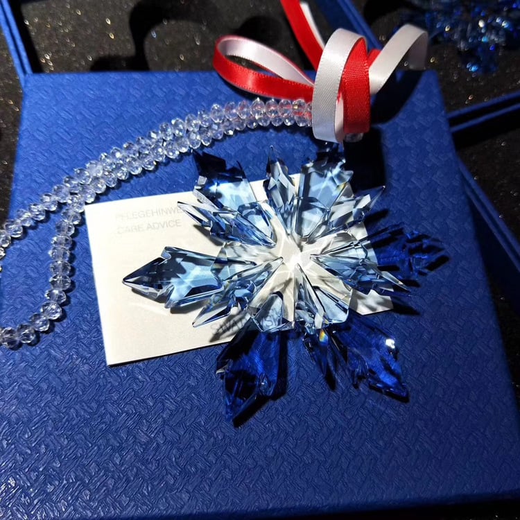 CharmAura – Festive Pendant Gift