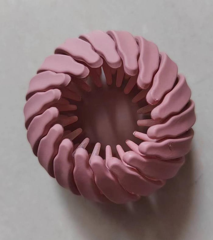 FeatherTwirl – Messy Chic Hair Clip