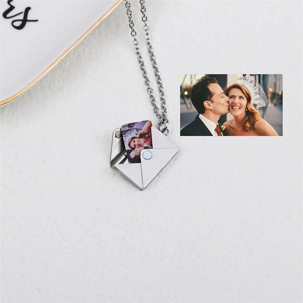 HeartMail – Custom Photo Envelope Necklace