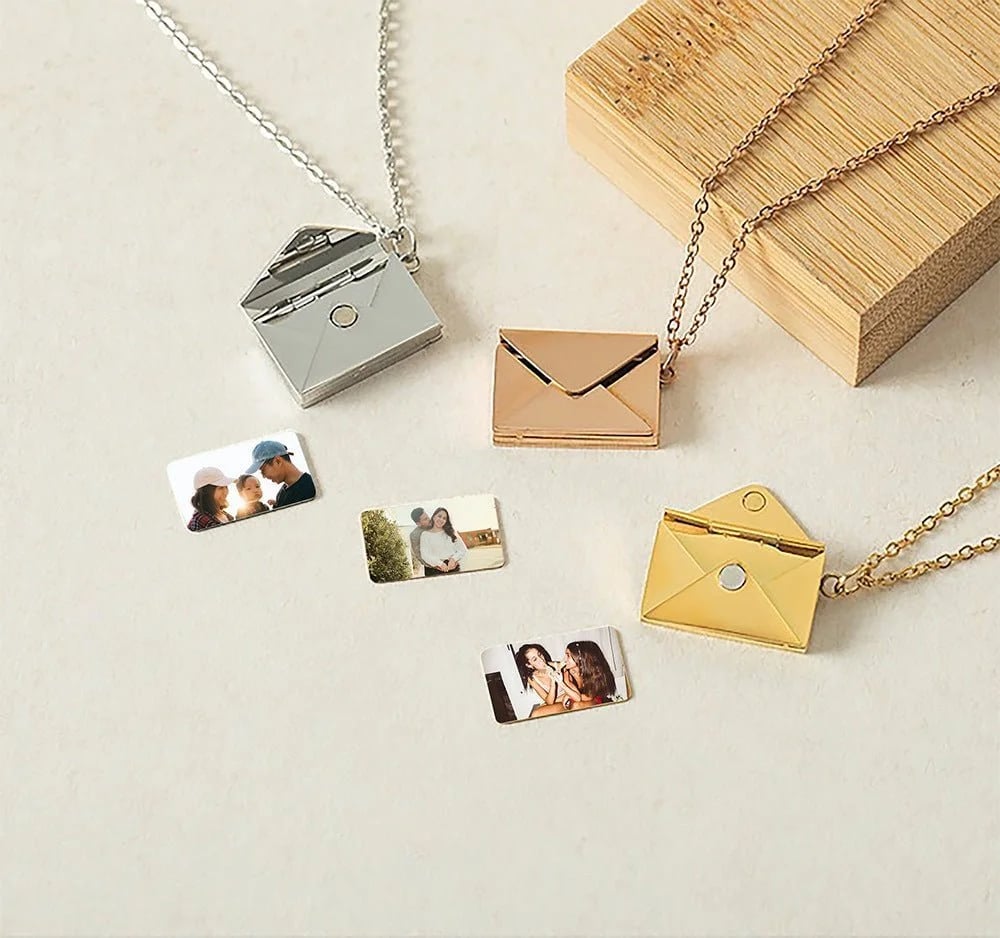HeartMail – Custom Photo Envelope Necklace