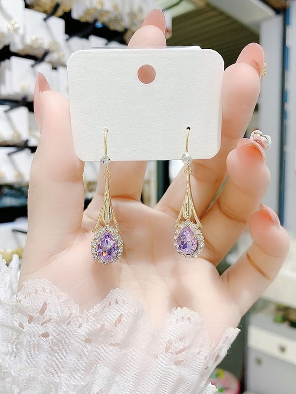 AquaLuxe – Elegant Blue Crystal Drop Earrings