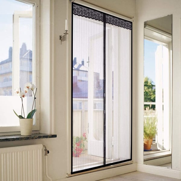 MagnaBreeze – Hands-Free Magnetic Screen Door