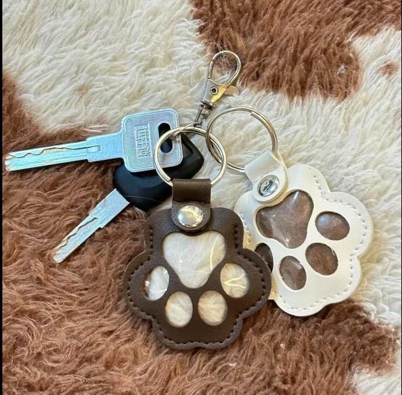 PawLuxe – Chic Leather Keychain