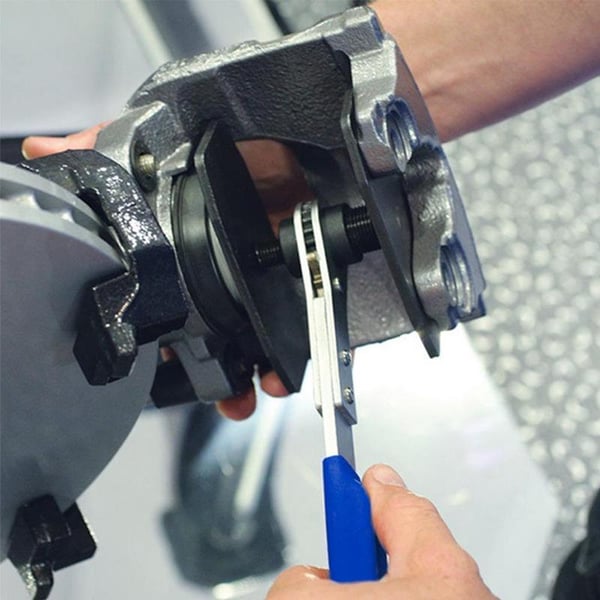 BrakeMaster – 360° Rotating Ratchet Caliper Tool