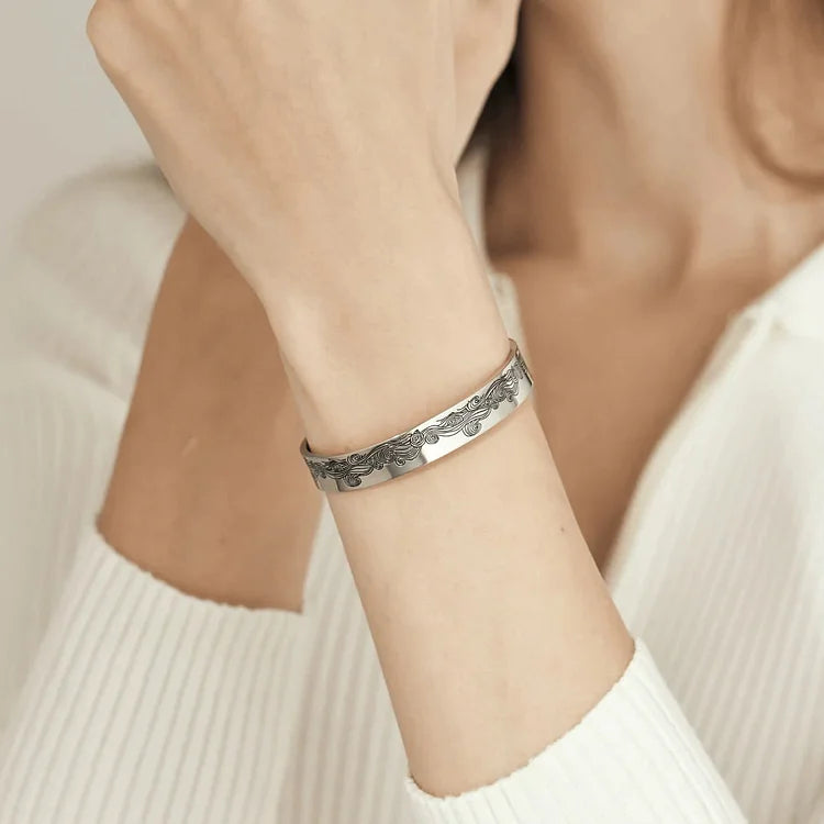 LustraWave – Romantic Wave Cuff Jewelry