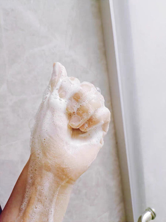 SilkEssence - Hydrating & Fragrant Shower Gel