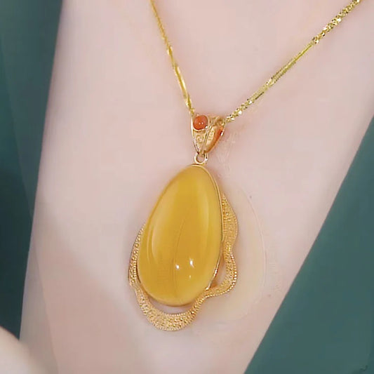 AmberLuxe – Timeless Agate Stone Necklace