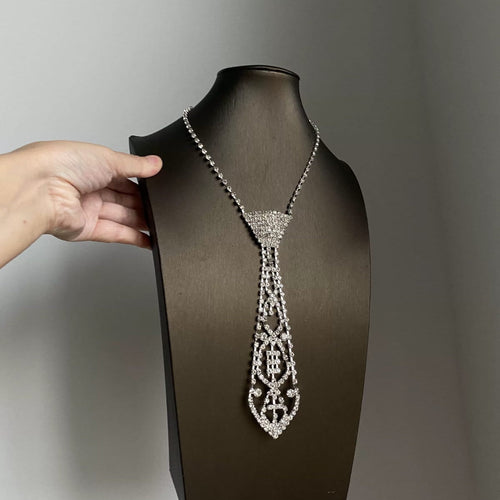 NovaKnot - Chic Minimalist Necklace