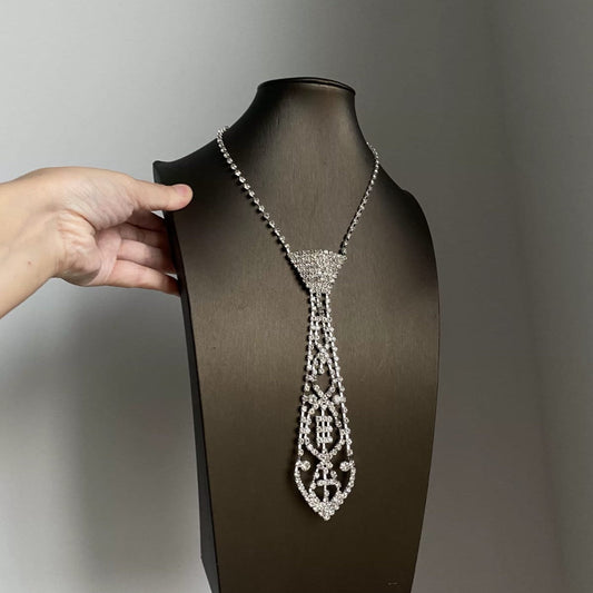 NovaKnot - Chic Minimalist Necklace