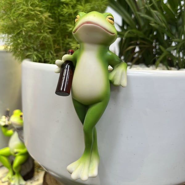 FrogPerch – Cute Hanging Garden Accent for Flower Pots