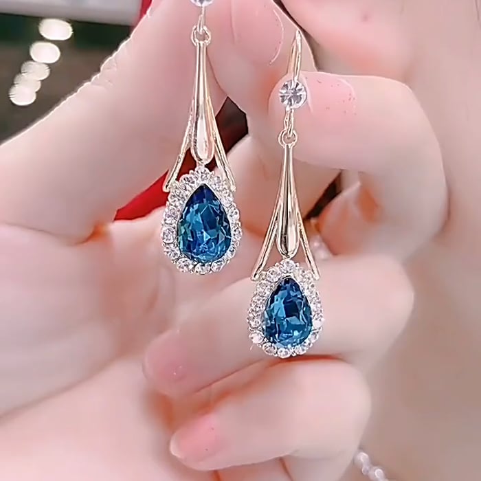 AquaLuxe – Elegant Blue Crystal Drop Earrings
