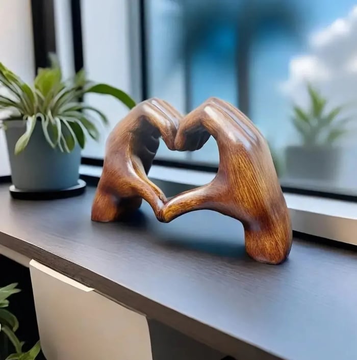 EternalHeart – Romantic Decorative Resin Statue
