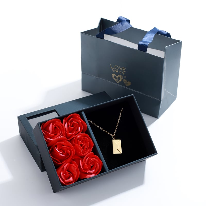 HeartMail – Custom Photo Envelope Necklace