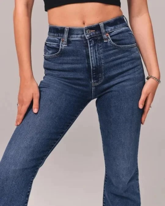 ElevéCurve – Chic Stretch Flare Jeans