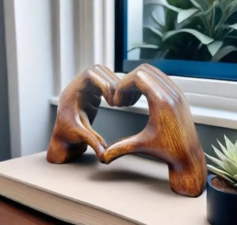 EternalHeart – Romantic Decorative Resin Statue