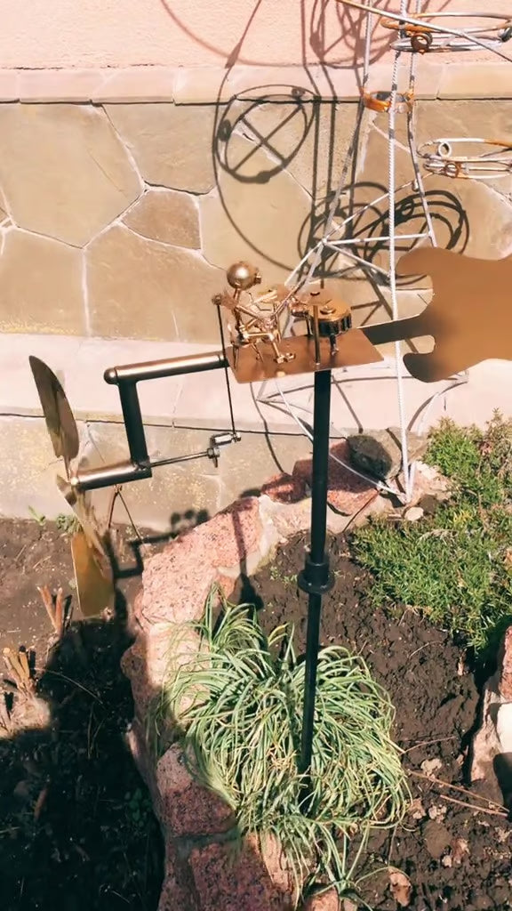RhythmSpin – Handmade Metal Drummer Windmill