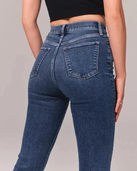 ElevéCurve – Chic Stretch Flare Jeans