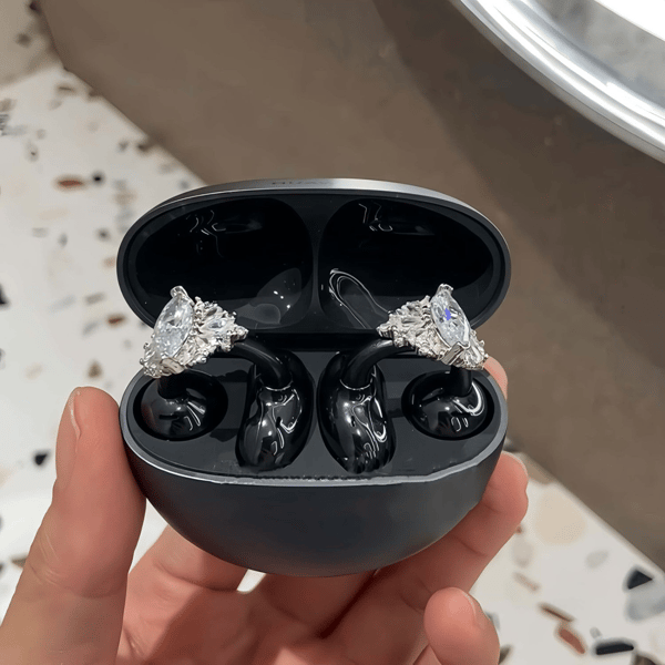 AeroTune – Ultra Light Wireless Earphones