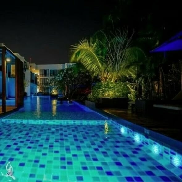 LumeWave – Waterproof Color Changing Pool Lights