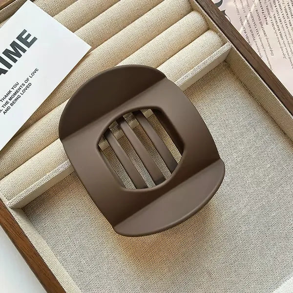 Clipora – Minimalist Hair Clip