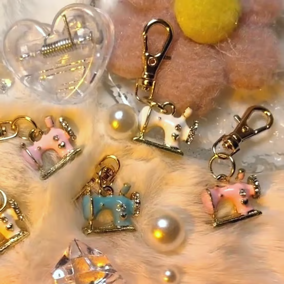 StitchCharm – Mini Sewing Machine Keychain
