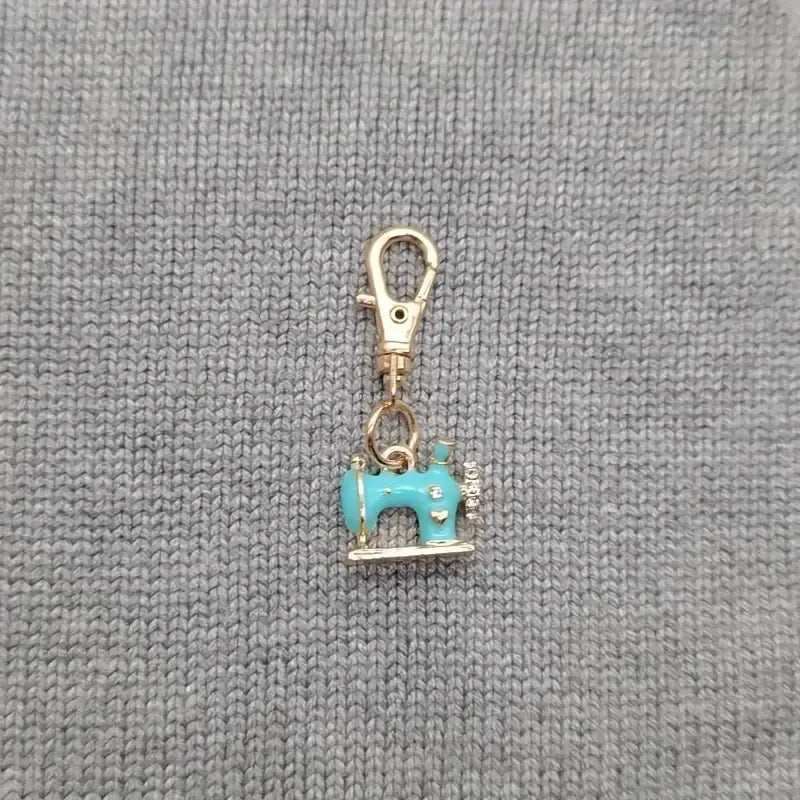 StitchCharm – Mini Sewing Machine Keychain