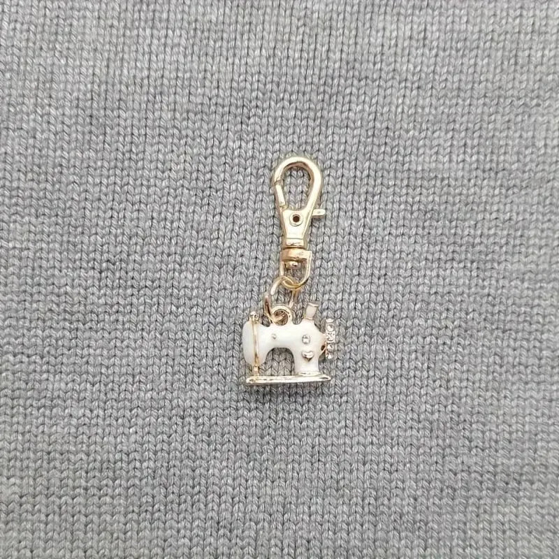 StitchCharm – Mini Sewing Machine Keychain