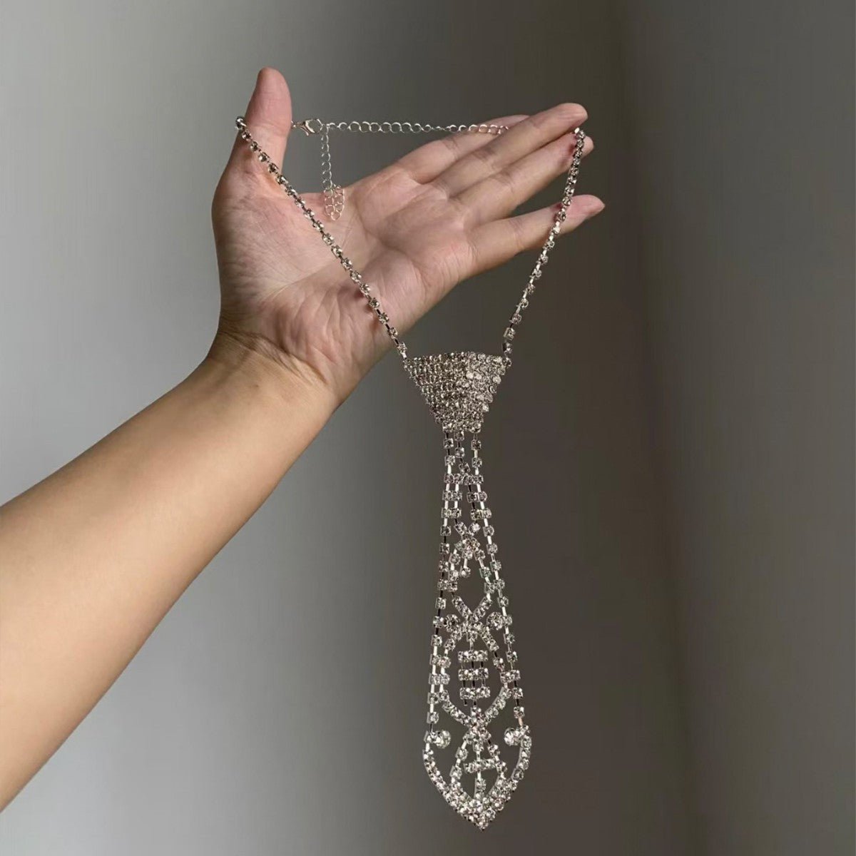 NovaKnot - Chic Minimalist Necklace