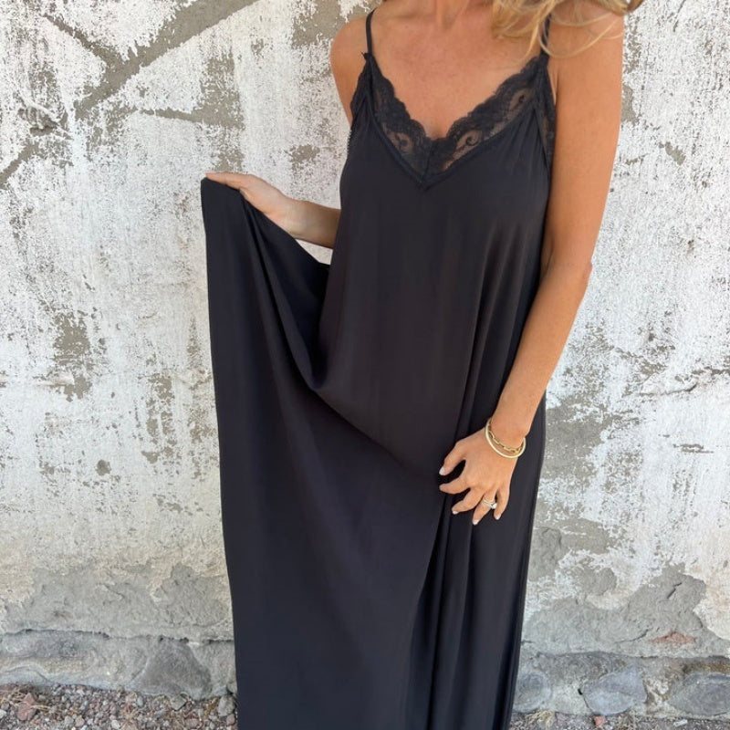LaceWhisper – Elegant Strappy Maxi Dress